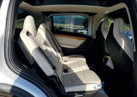 2019 Tesla Model X z USA, uszkodzony, nr VIN 5YJXCDE22KF155953